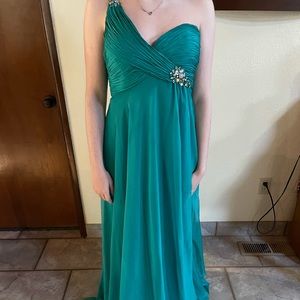 Green flash by Mac Duggal size 8